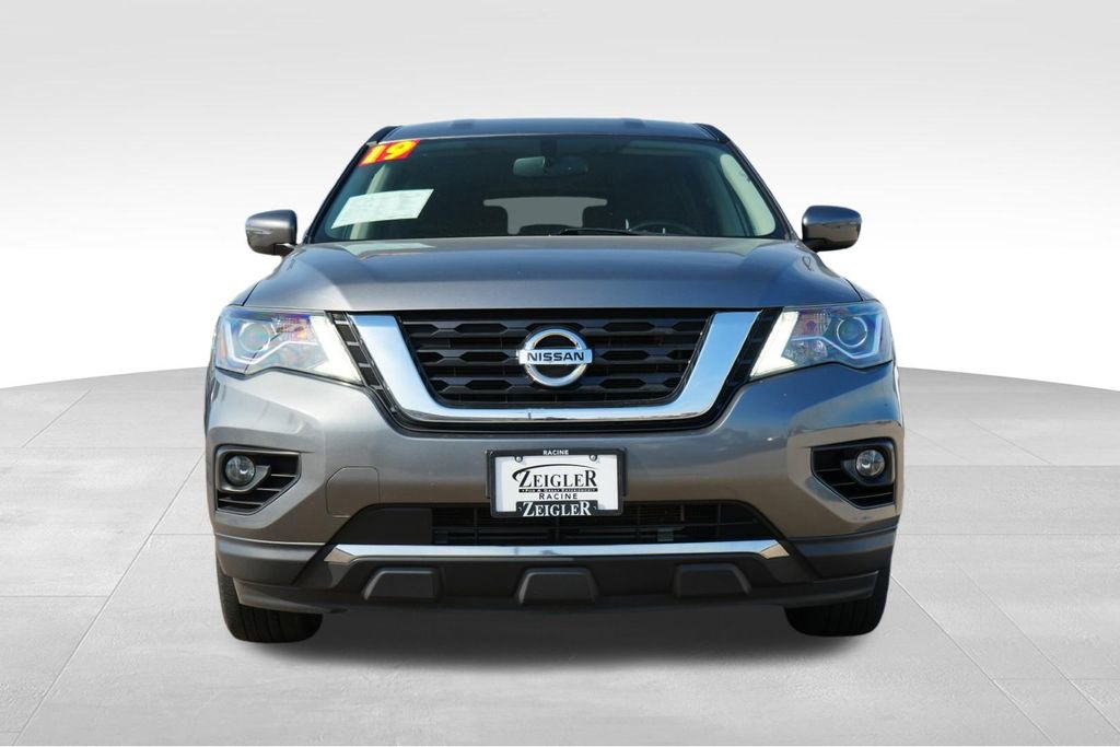 Used 2019 Nissan Pathfinder SV image 2