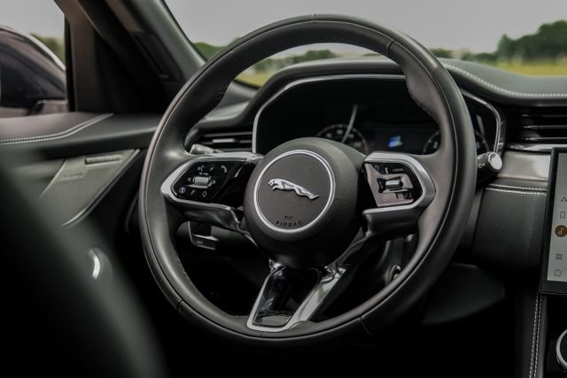 Used 2025 Jaguar F-PACE R-Dynamic S AWD/4WD image 20