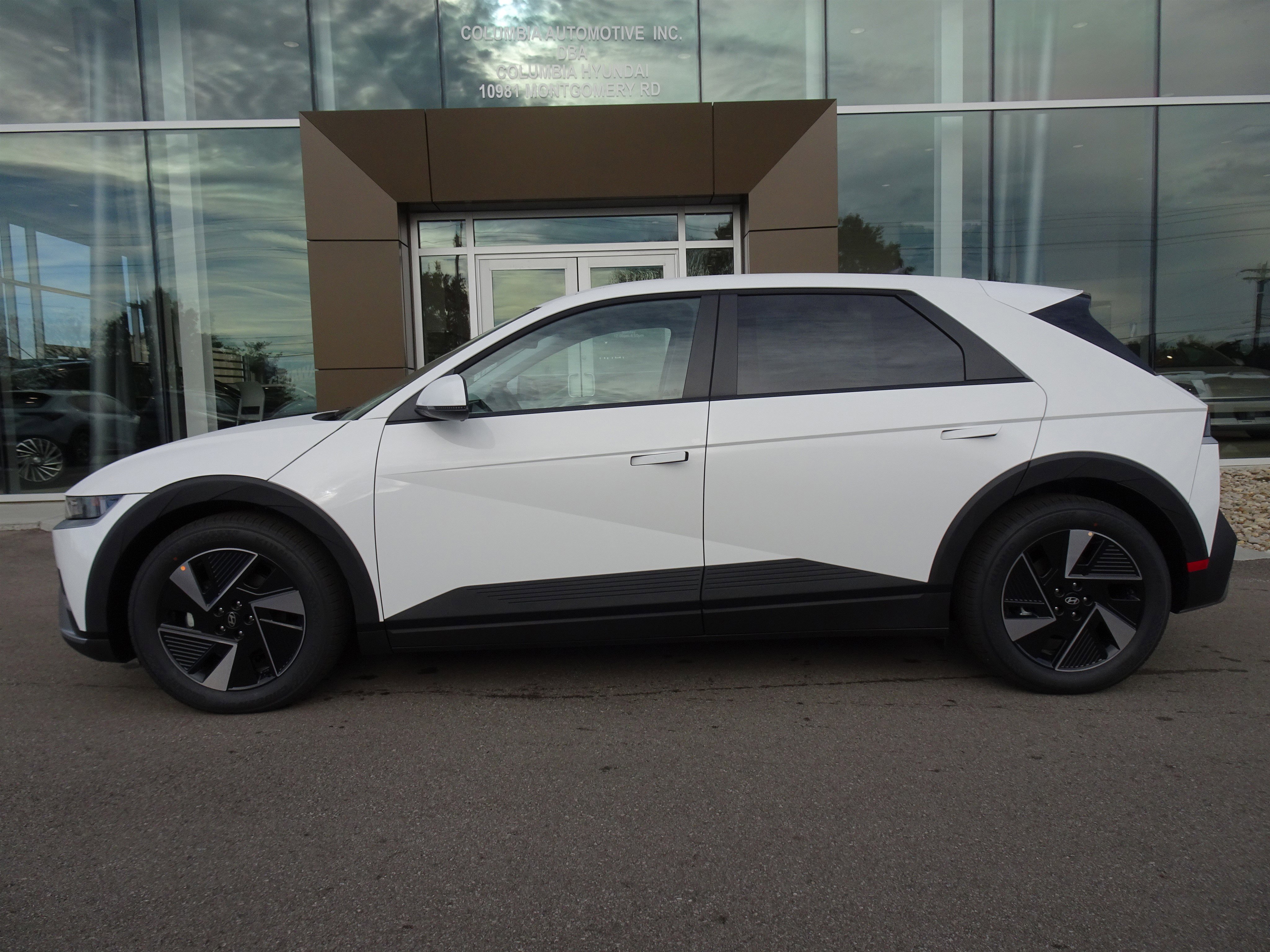 New 2026 Hyundai Ioniq 5 SEL image 2