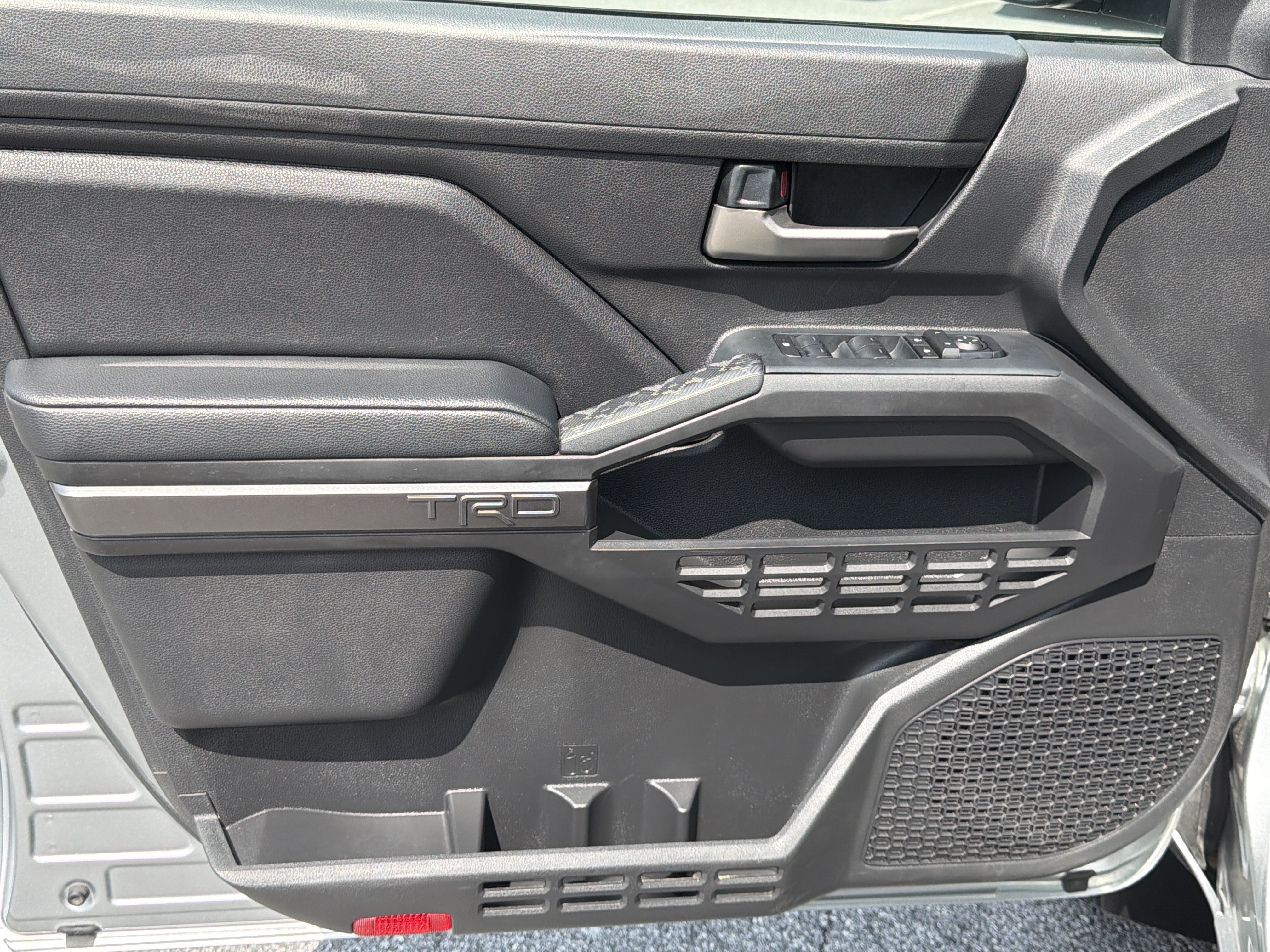 Used 2024 Toyota Tacoma TRD Sport AWD/4WD image 12