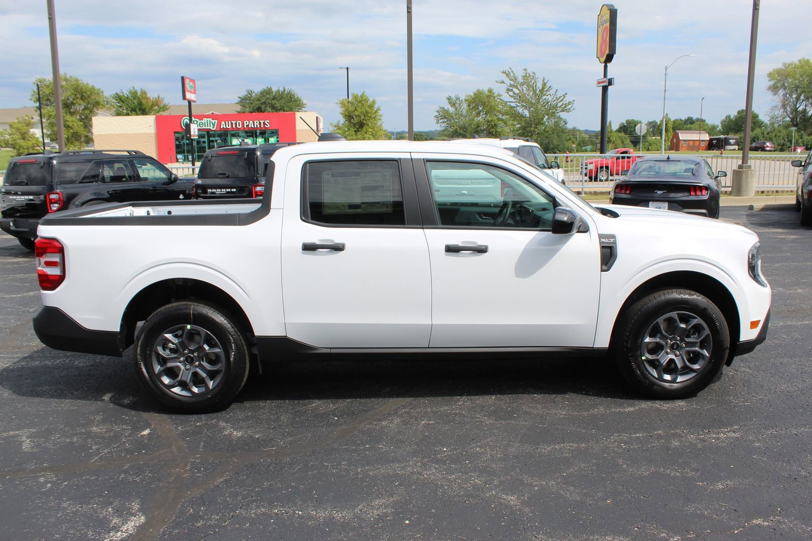 New 2025 Ford Maverick XLT w/ XLT Luxury Package FWD image 6