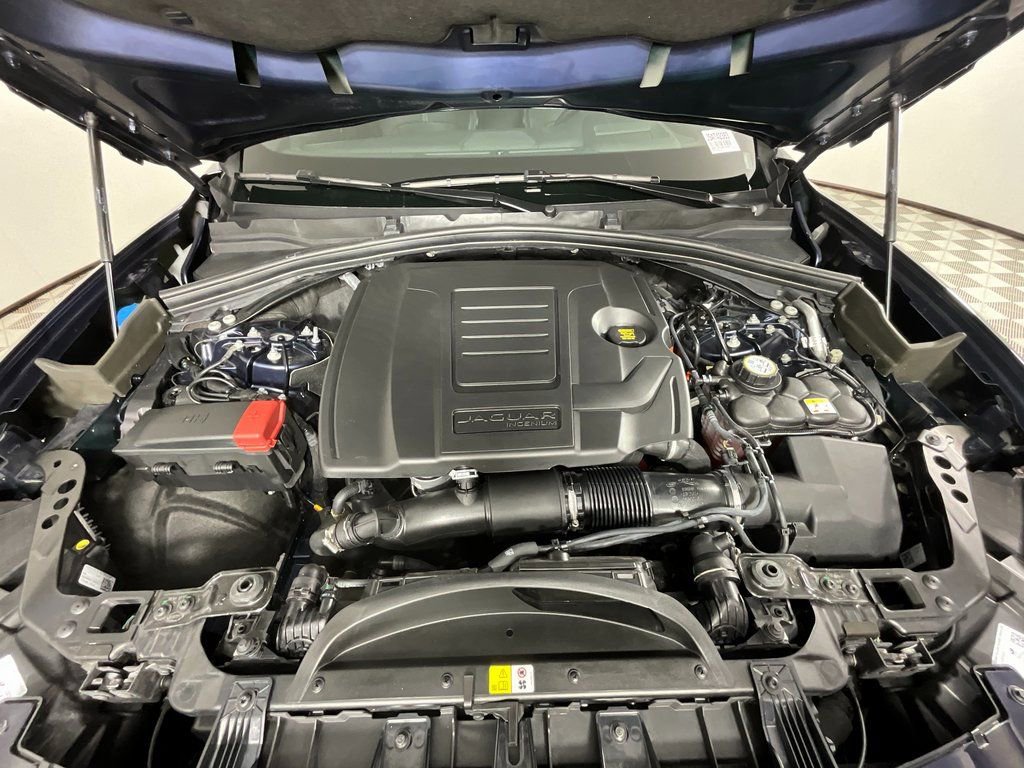 Certified 2025 Jaguar F-PACE R-Dynamic S image 28