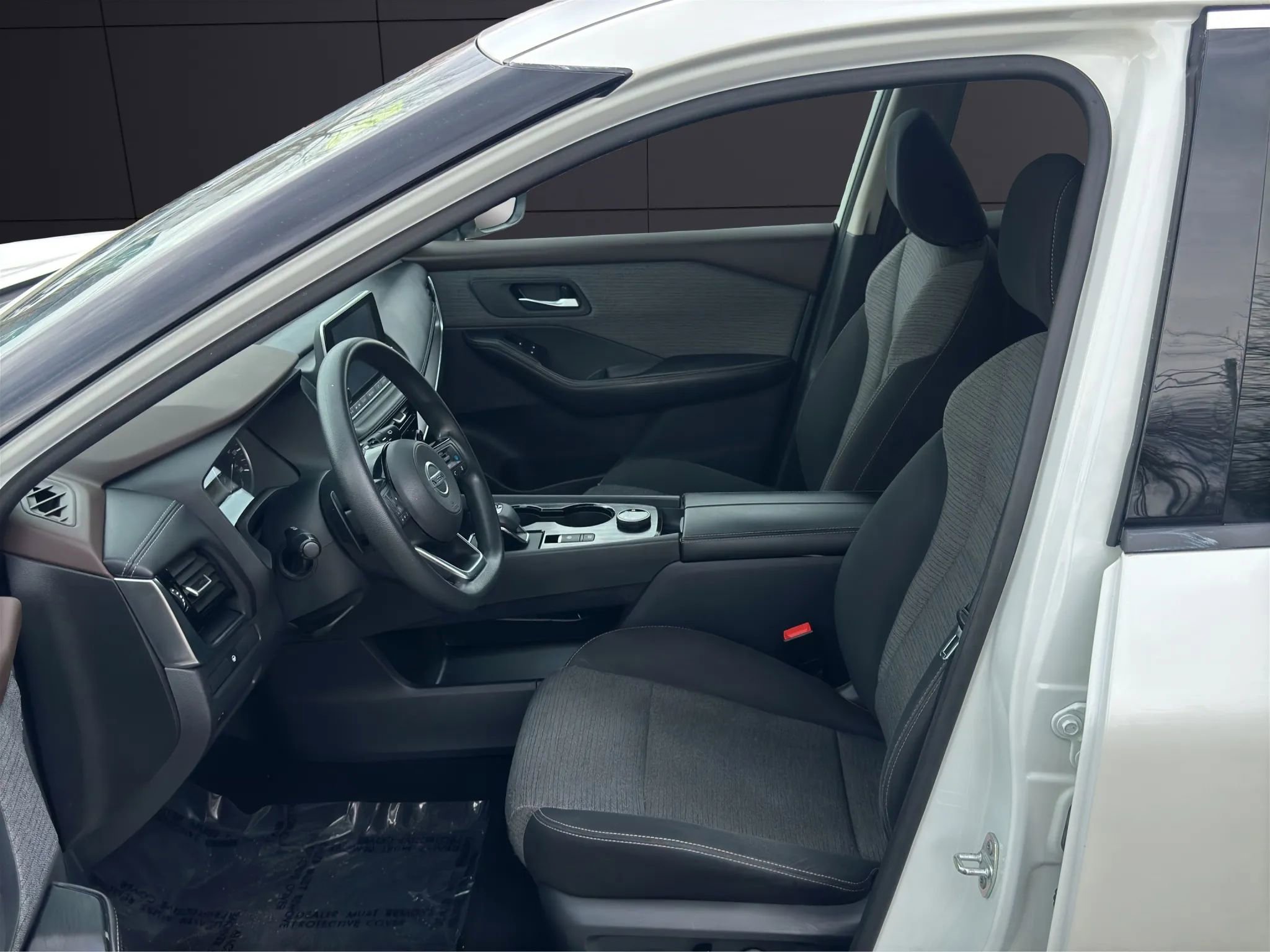 Used 2021 Nissan Rogue SV image 12