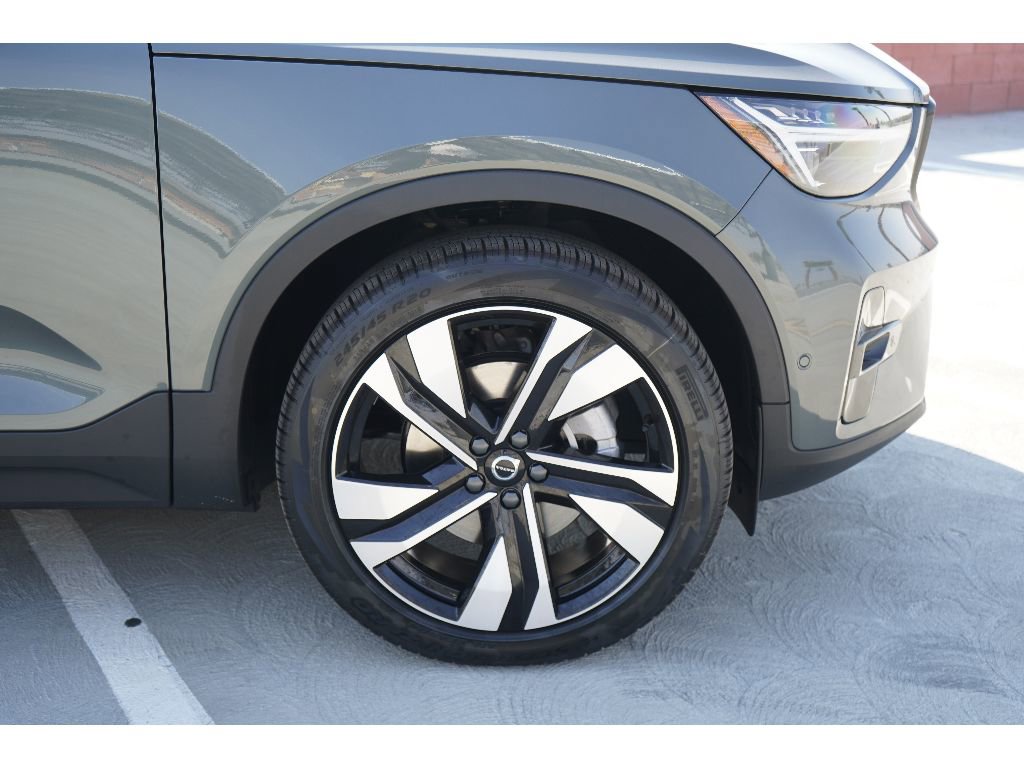 New 2026 Volvo XC40 B5 Ultra w/ Protection Package image 3