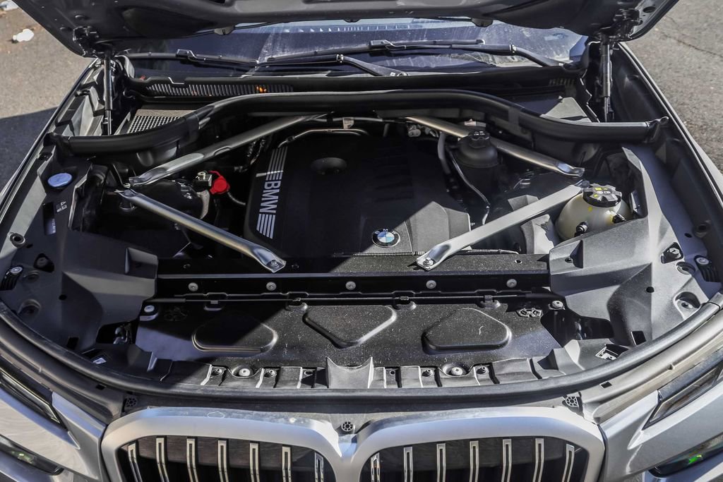 Used 2024 BMW X7 xDrive40i w/ Premium Package image 27