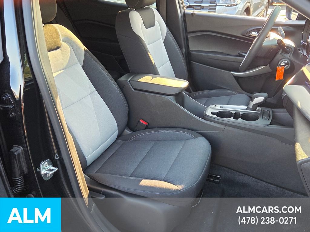 Used 2025 Chevrolet Trax LS image 18