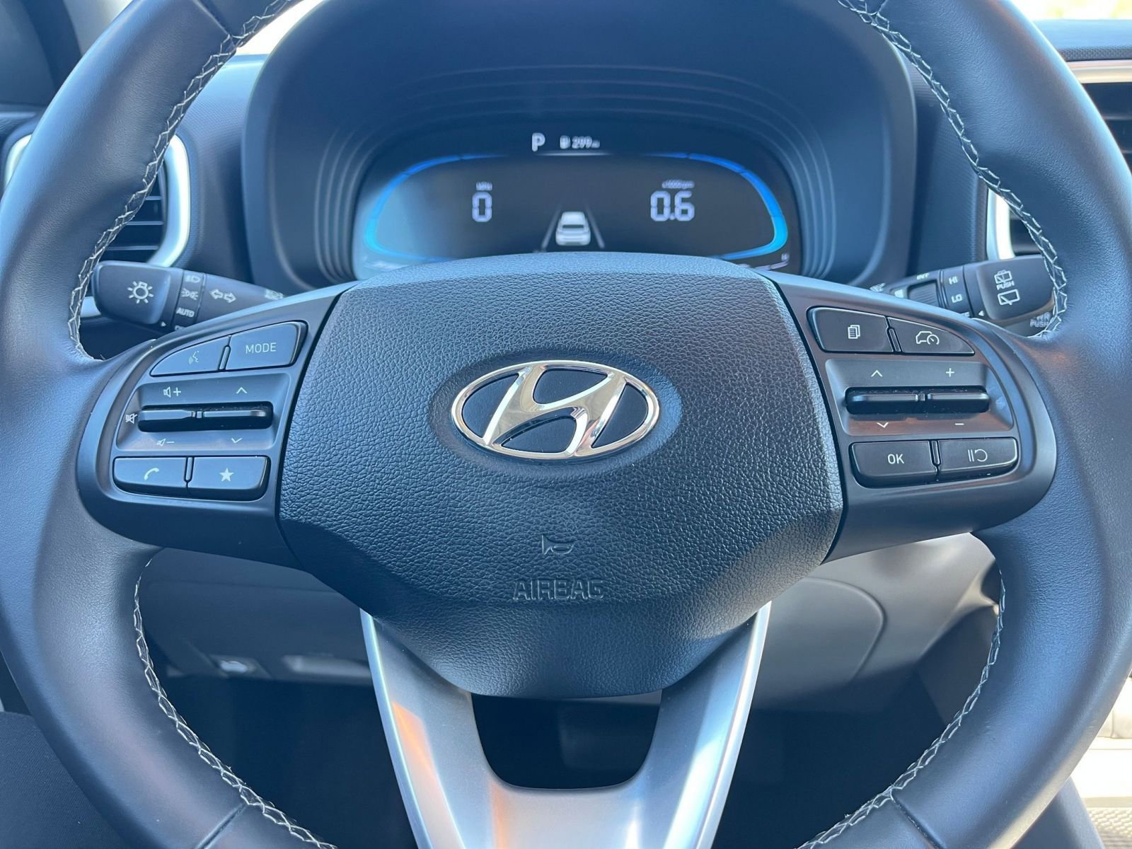 Used 2025 Hyundai Venue SEL FWD image 27