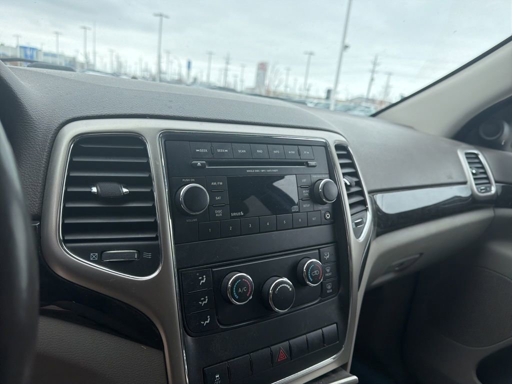 Used 2013 Jeep Grand Cherokee Laredo w/ Laredo E Group image 12