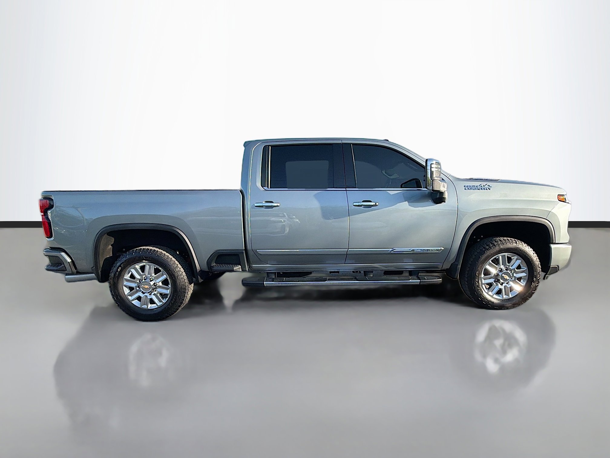Used 2025 Chevrolet Silverado 2500 High Country w/ Technology Package image 2