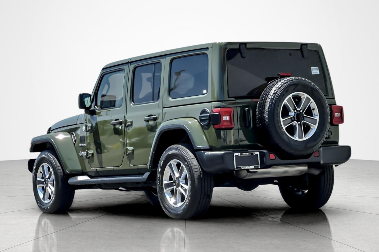 Used 2022 Jeep Wrangler Unlimited Sahara w/ LED Lighting Group AWD/4WD image 3