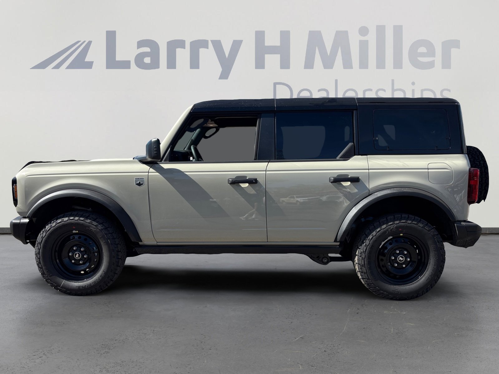 New 2026 Ford Bronco Big Bend w/ Black Diamond Package AWD/4WD image 2