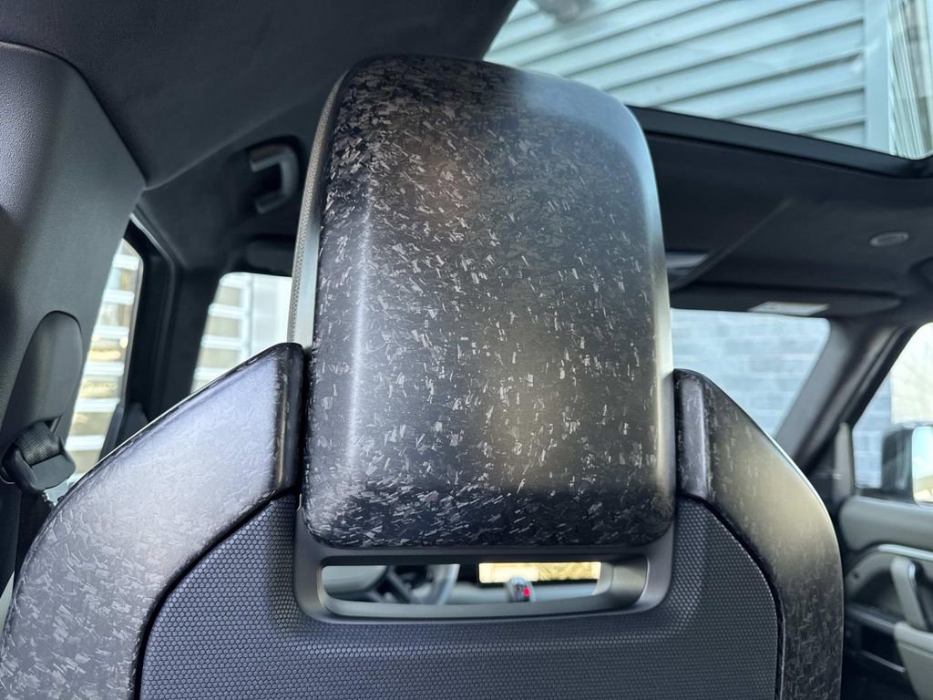 Used 2025 Land Rover Defender 110 image 17