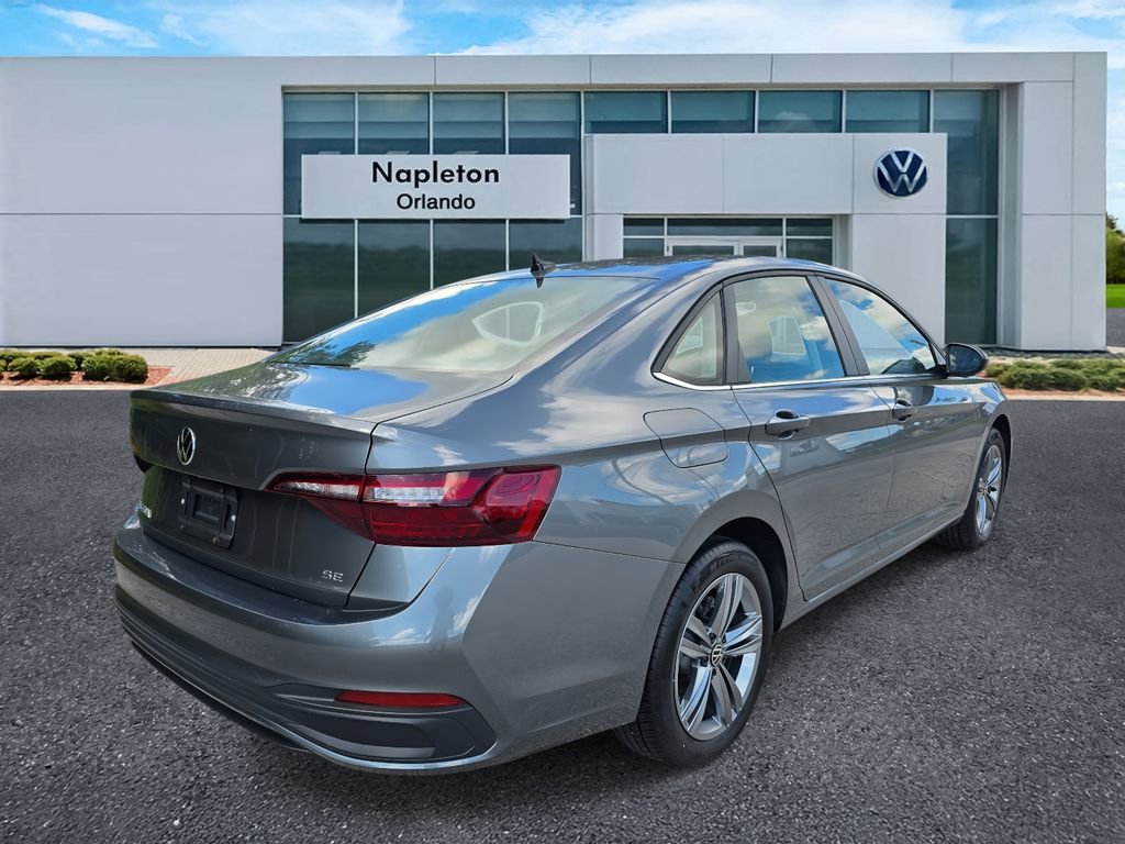 Used 2024 Volkswagen Jetta SE w/ Panoramic Sunroof Package image 6