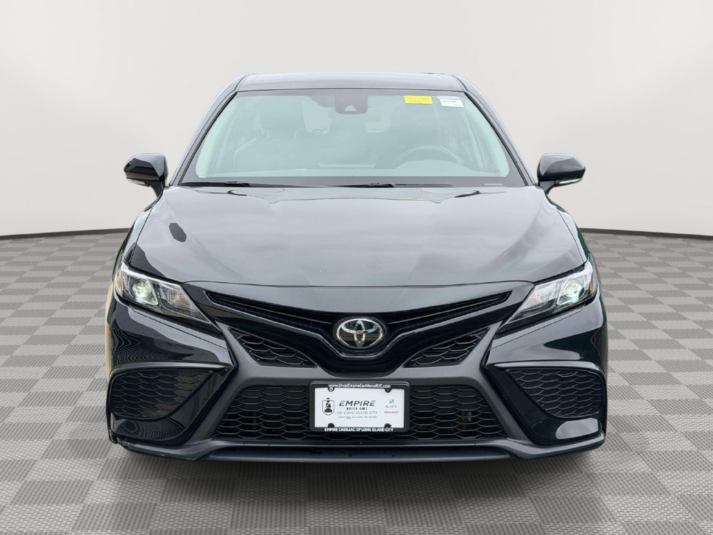 Used 2023 Toyota Camry SE FWD image 2