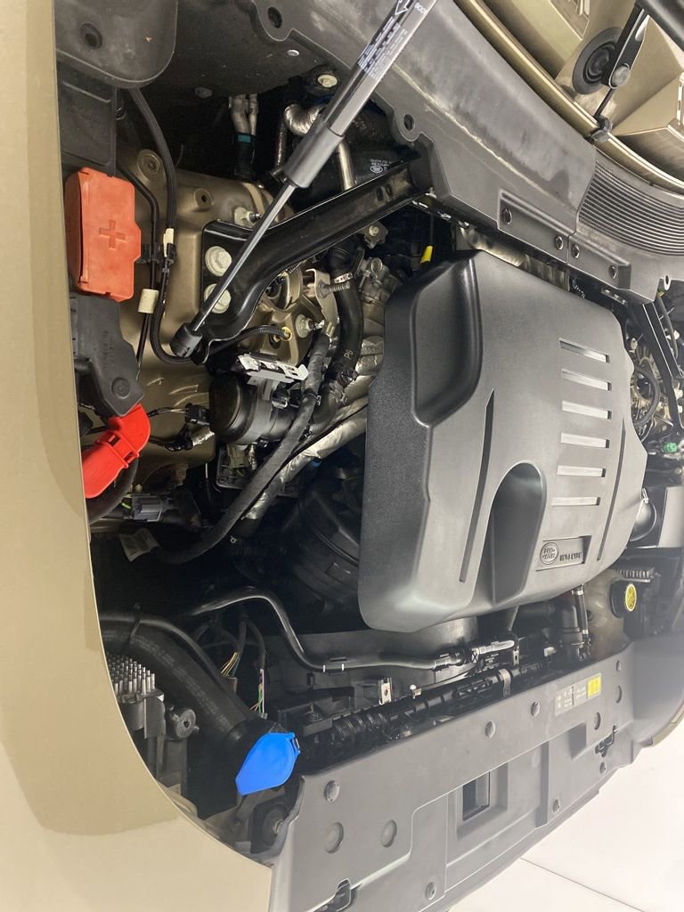 Used 2021 Land Rover Defender 110 SE image 32