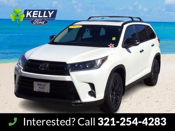 Used 2019 Toyota Highlander SE w/ Nightshade Edition