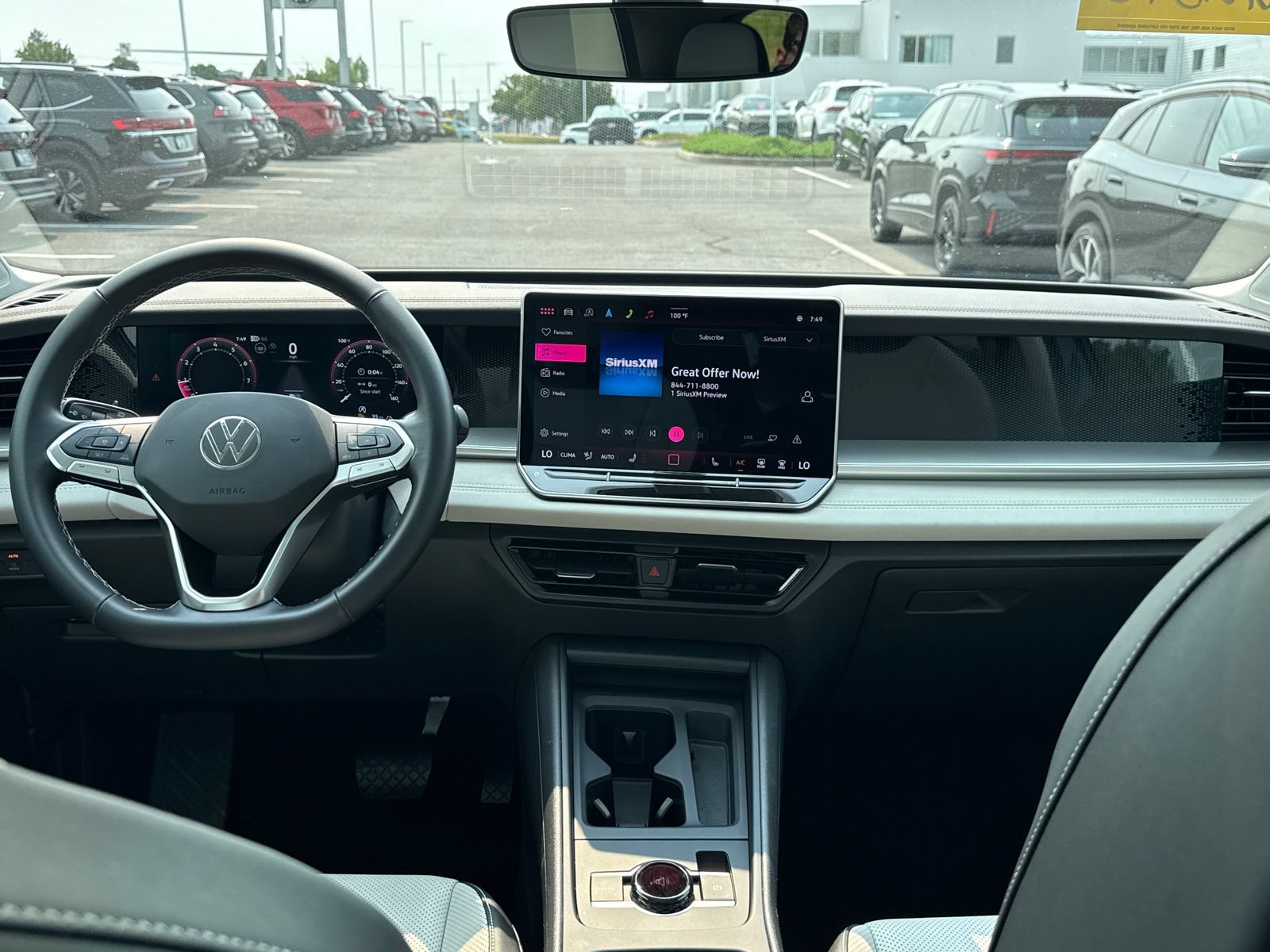 Used 2025 Volkswagen Tiguan SE w/ Panoramic Sunroof Package AWD/4WD image 13