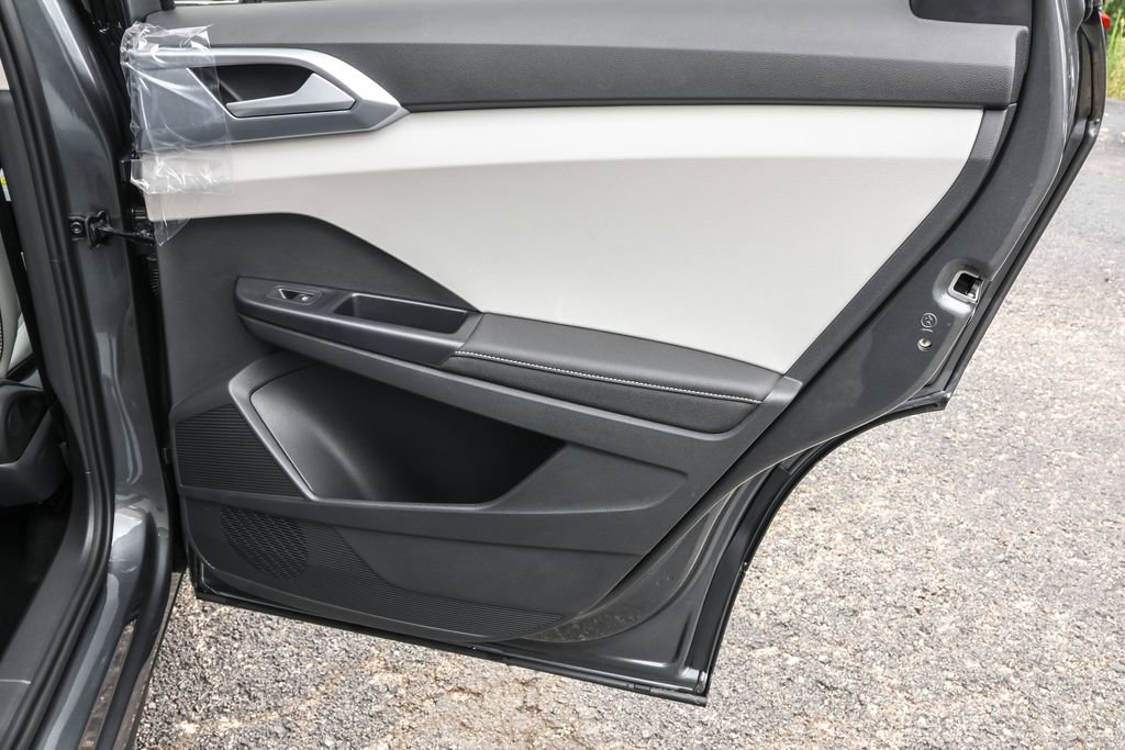 New 2025 Volkswagen Taos SE image 36