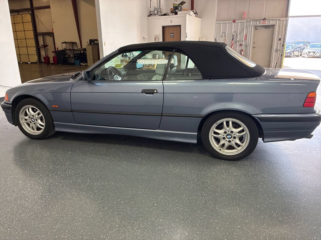 Used 1999 BMW 323i Convertible RWD image 7