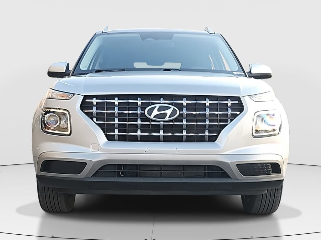 Used 2025 Hyundai Venue SEL image 2