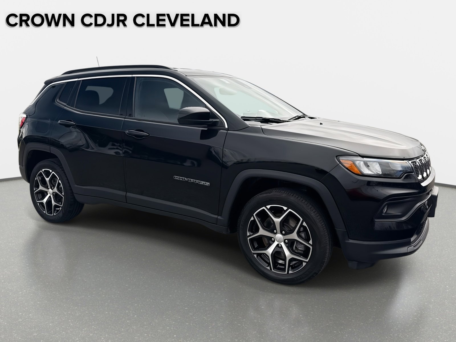 Used 2024 Jeep Compass Latitude image 2