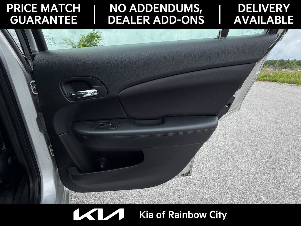 Used 2011 Chrysler 200 LX FWD image 17