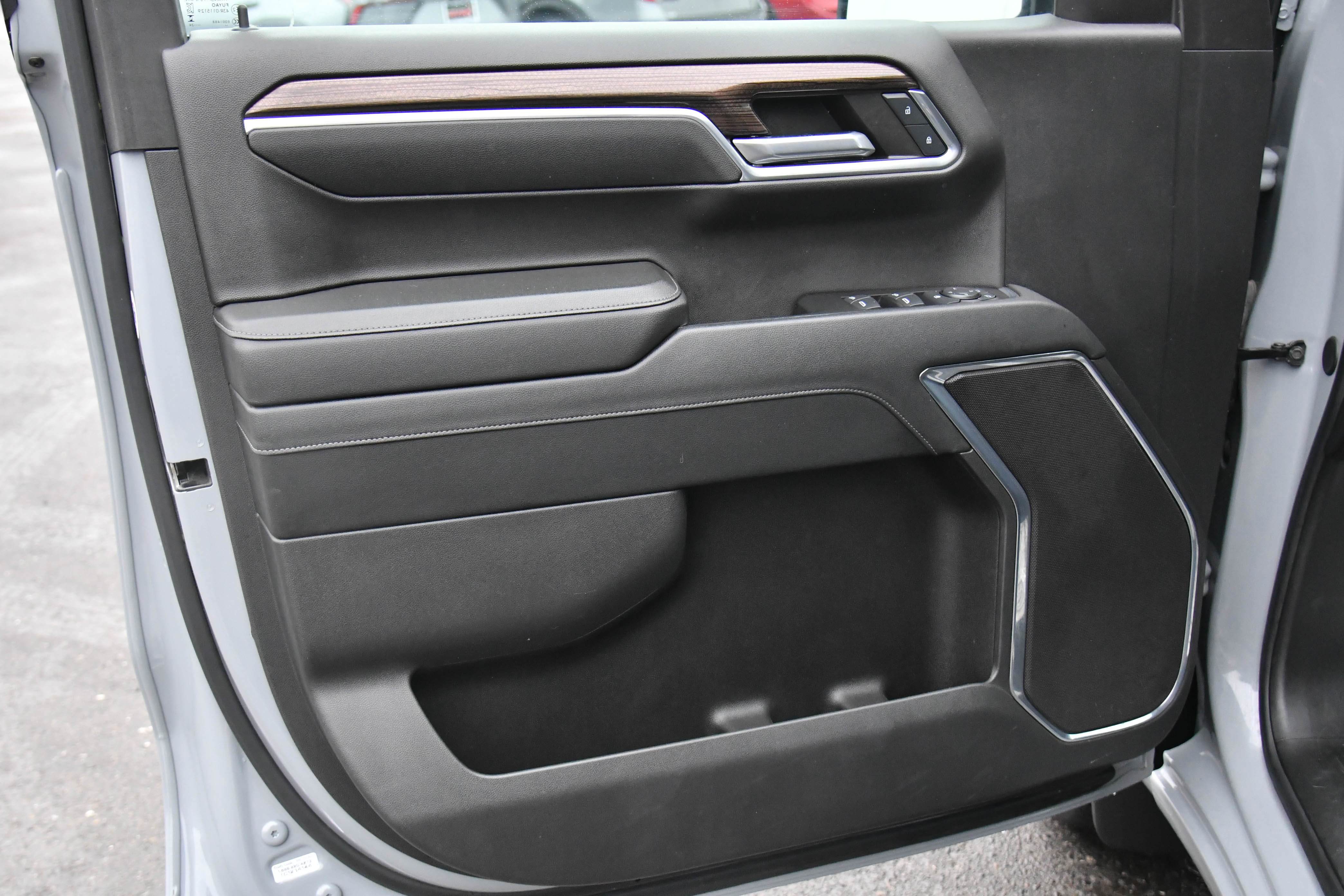 Used 2024 Chevrolet Silverado 1500 LT image 13