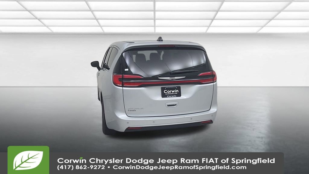 Certified 2024 Chrysler Pacifica Touring-L image 12