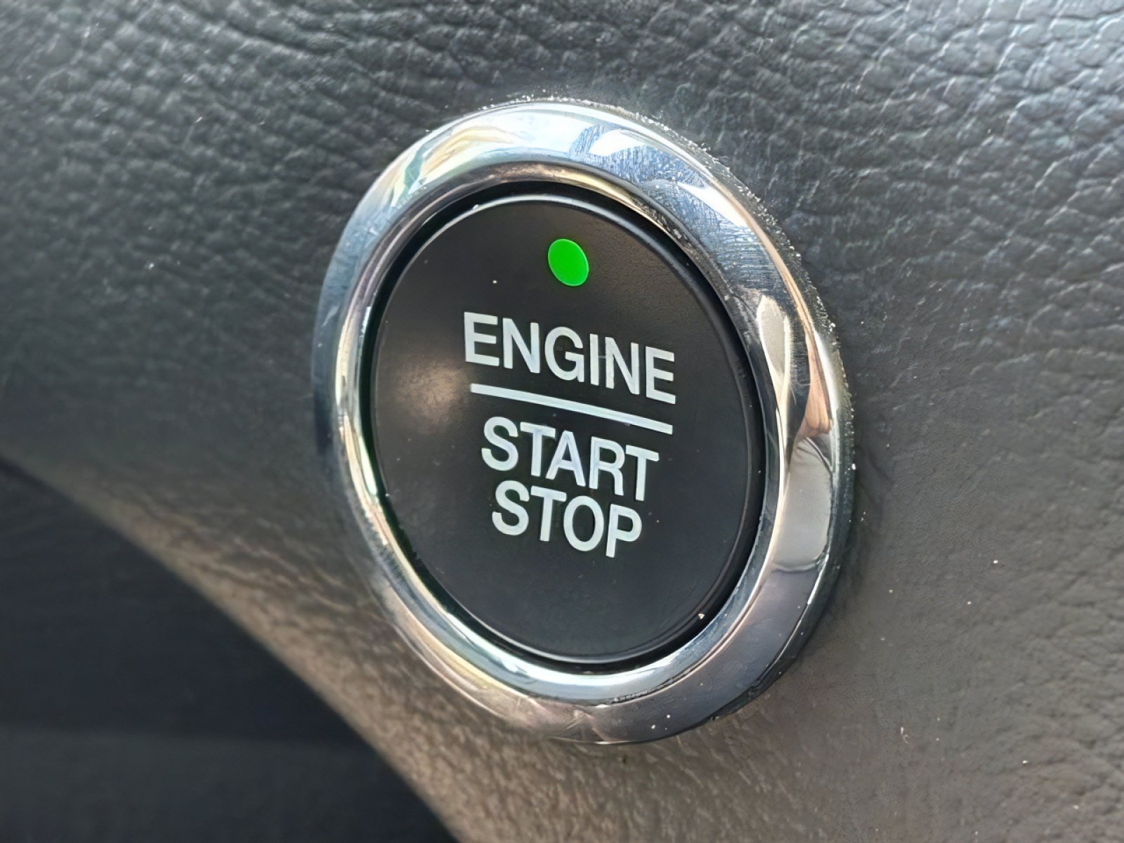 Used 2019 Ford Edge Titanium w/ Equipment Group 301A FWD image 34