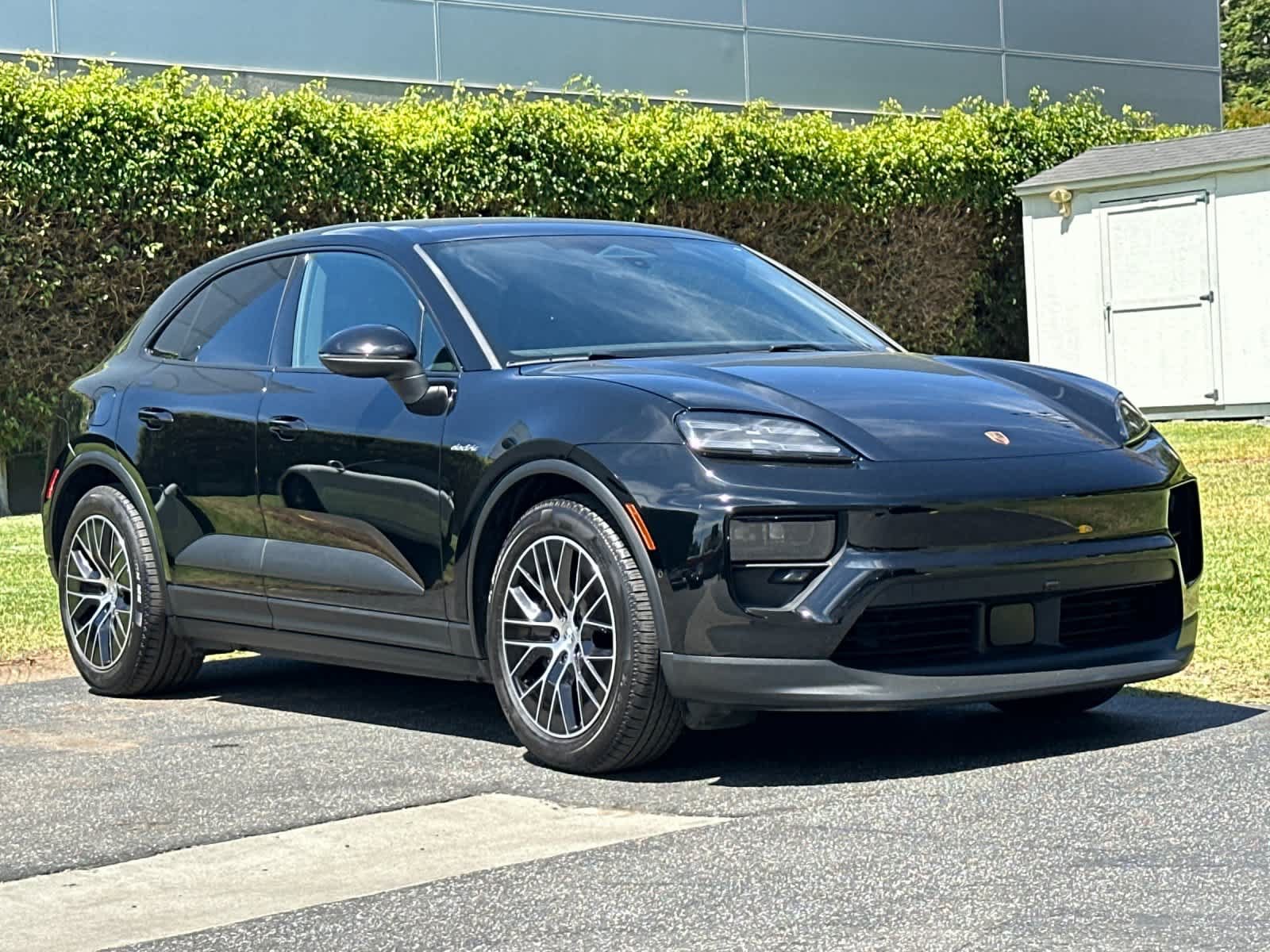 Certified 2025 Porsche Macan Electric RWD image 10
