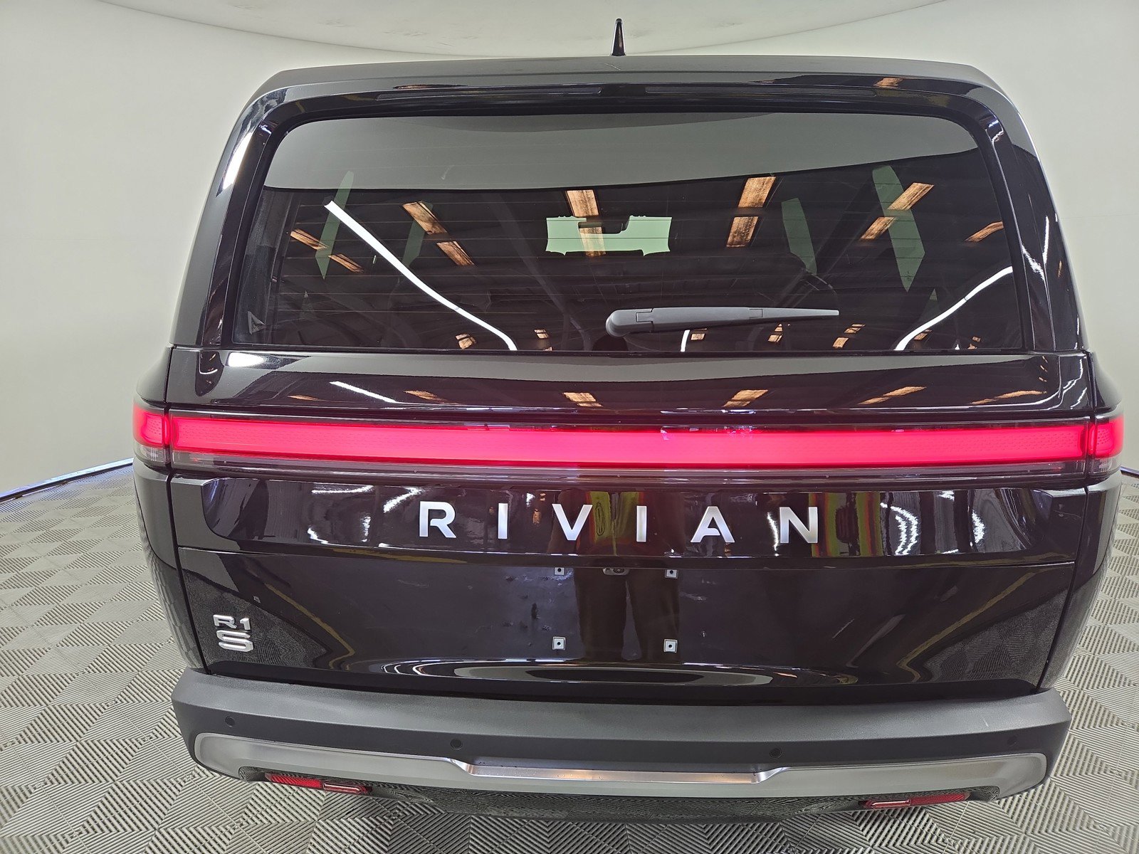 Used 2024 Rivian R1S Adventure AWD/4WD image 4