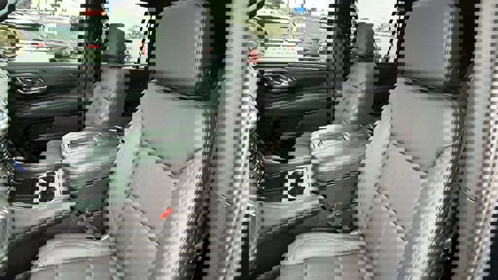 Certified 2024 Chevrolet Suburban Z71 w/ Luxury Package image 14