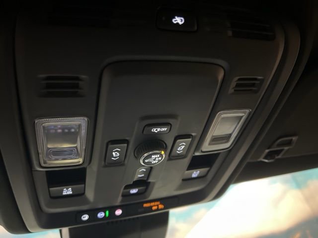 Used 2025 GMC Yukon XL AT4 Ultimate image 42