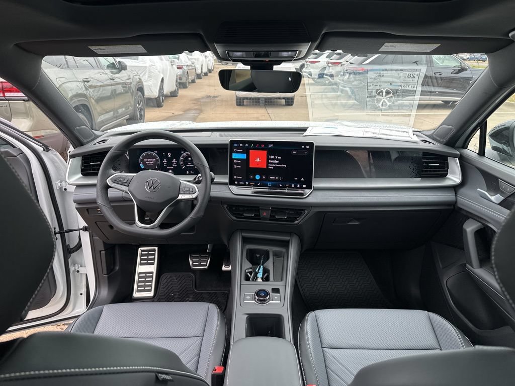 New 2026 Volkswagen Tiguan SE R-Line FWD image 12