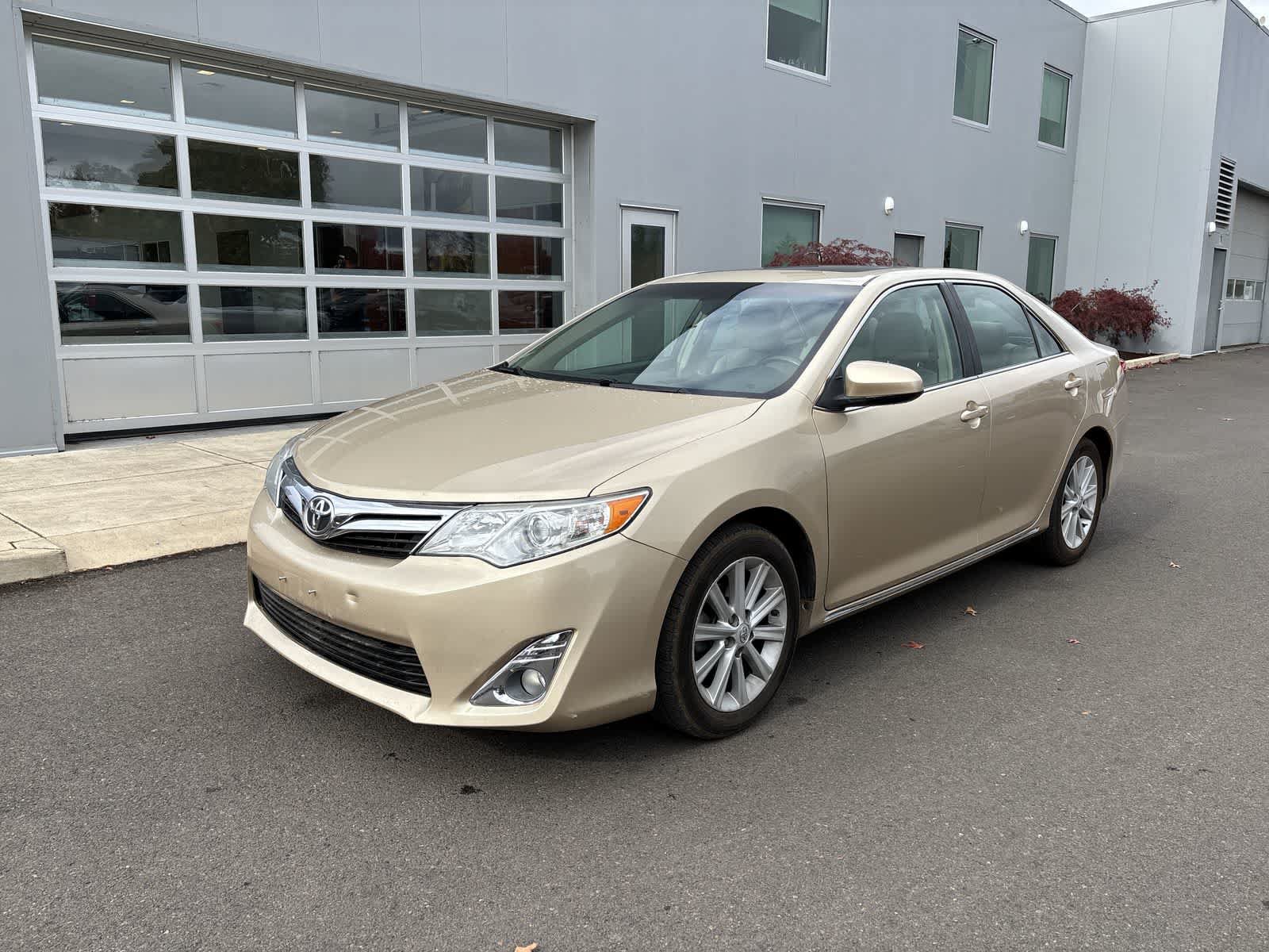 Used 2012 Toyota Camry XLE w/ Leather Pkg FWD image 1