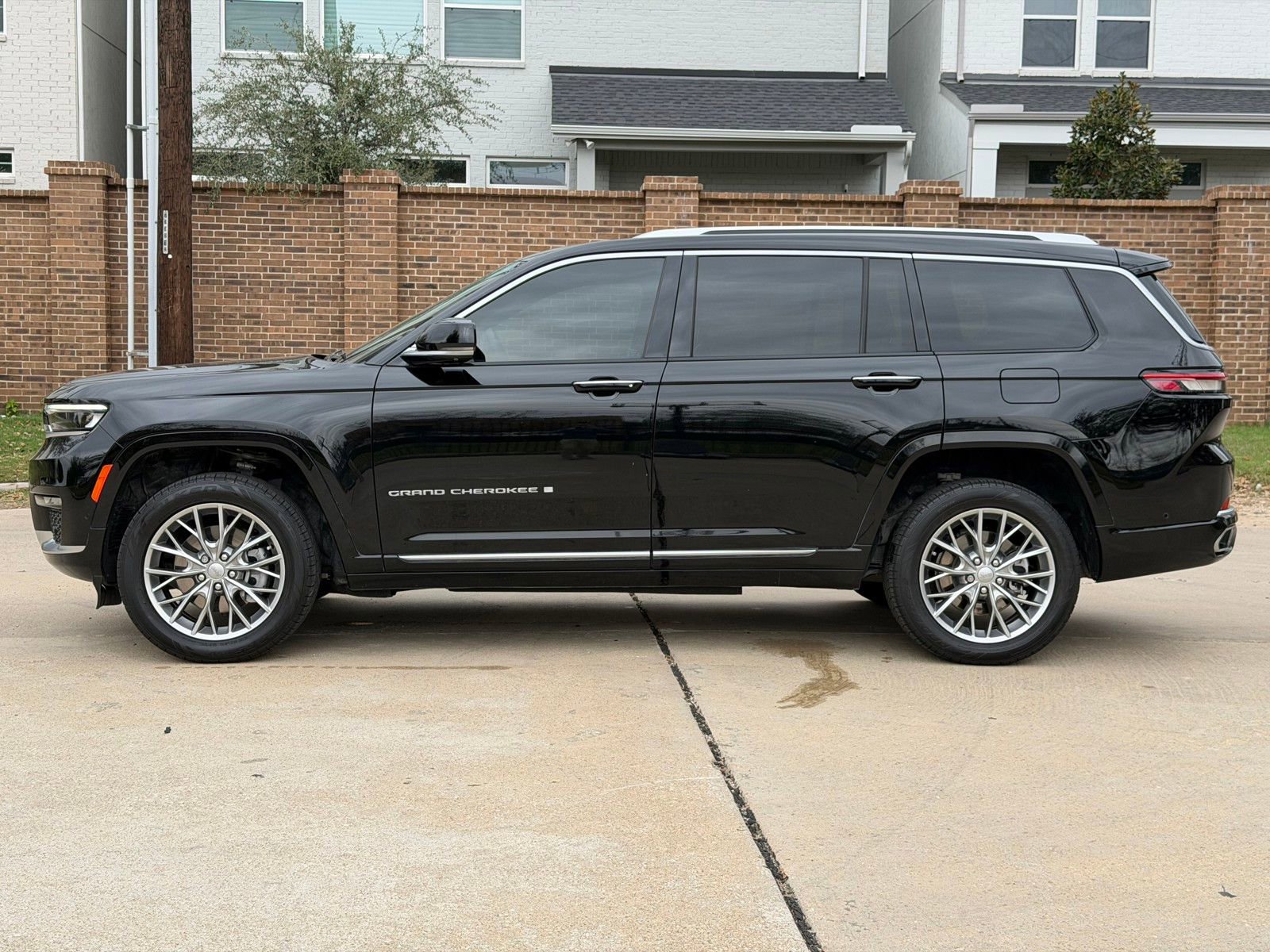 Used 2022 Jeep Grand Cherokee L Summit w/ Luxury Tech Group V image 14