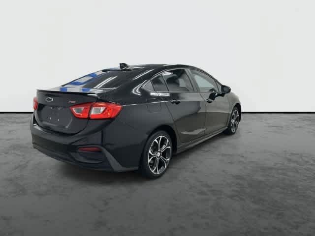 Used 2019 Chevrolet Cruze LT w/ Convenience Package FWD image 3