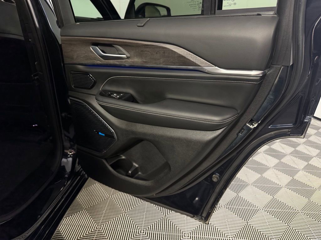 Certified 2023 Jeep Grand Cherokee Overland w/ Advanced Protech Group III image 30