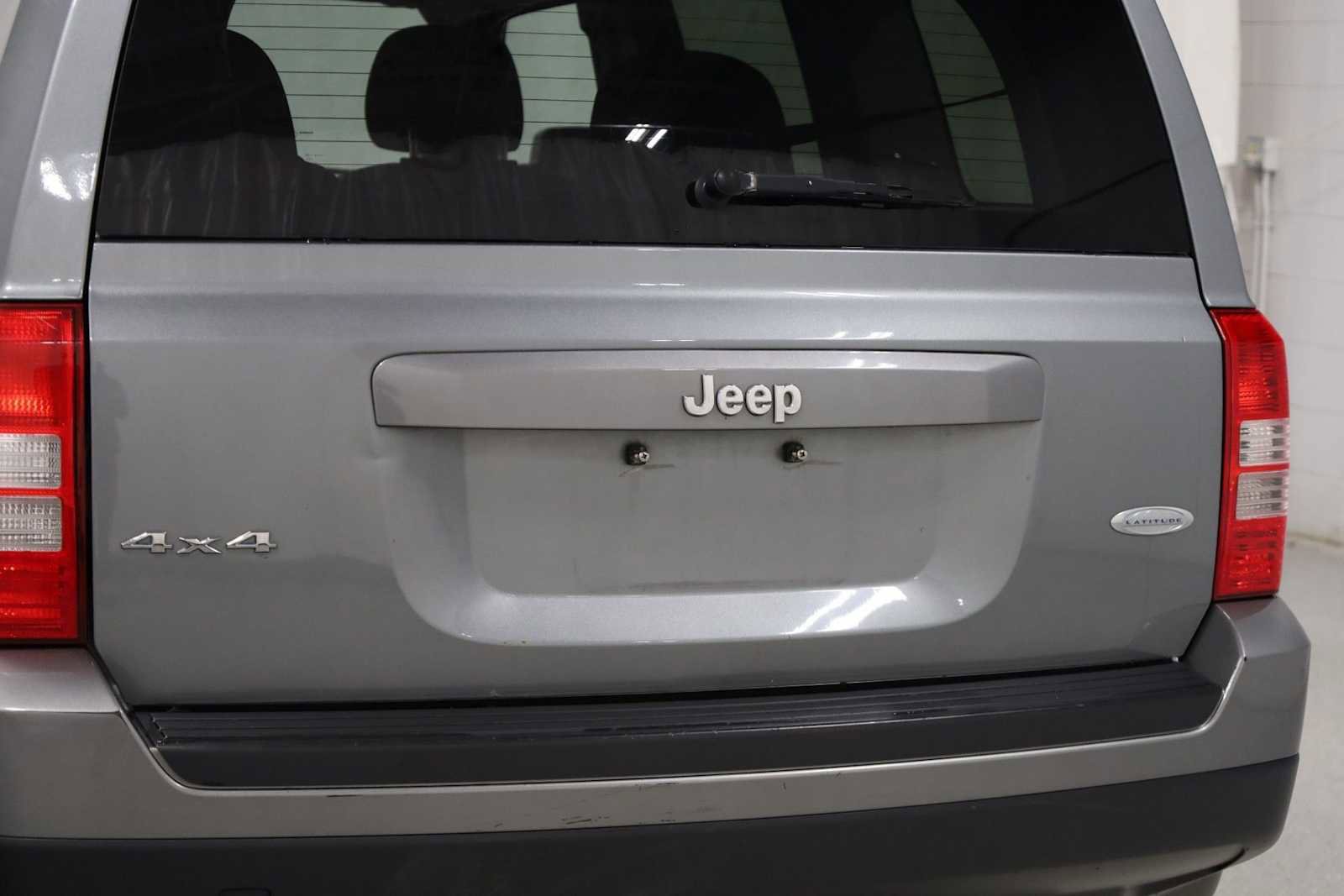 Used 2014 Jeep Patriot Latitude w/ Sun/Sound Group image 8
