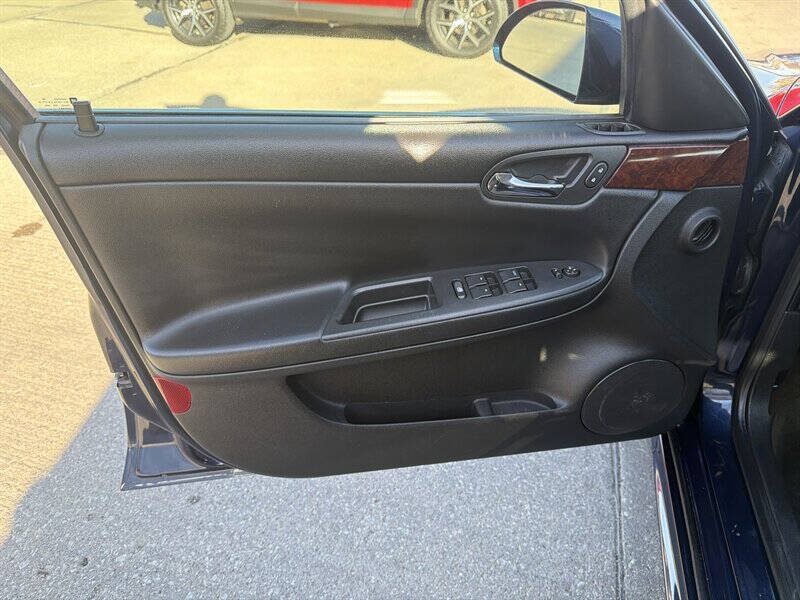 Used 2011 Chevrolet Impala LT FWD image 18