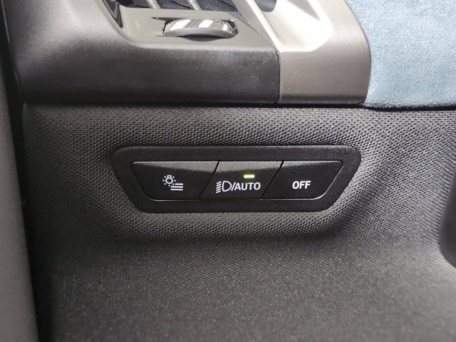 Used 2025 BMW iX xDrive50 w/ Premium Package image 16