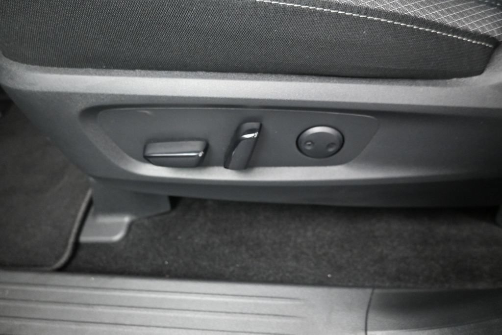 Used 2025 Nissan Pathfinder SV AWD/4WD image 22