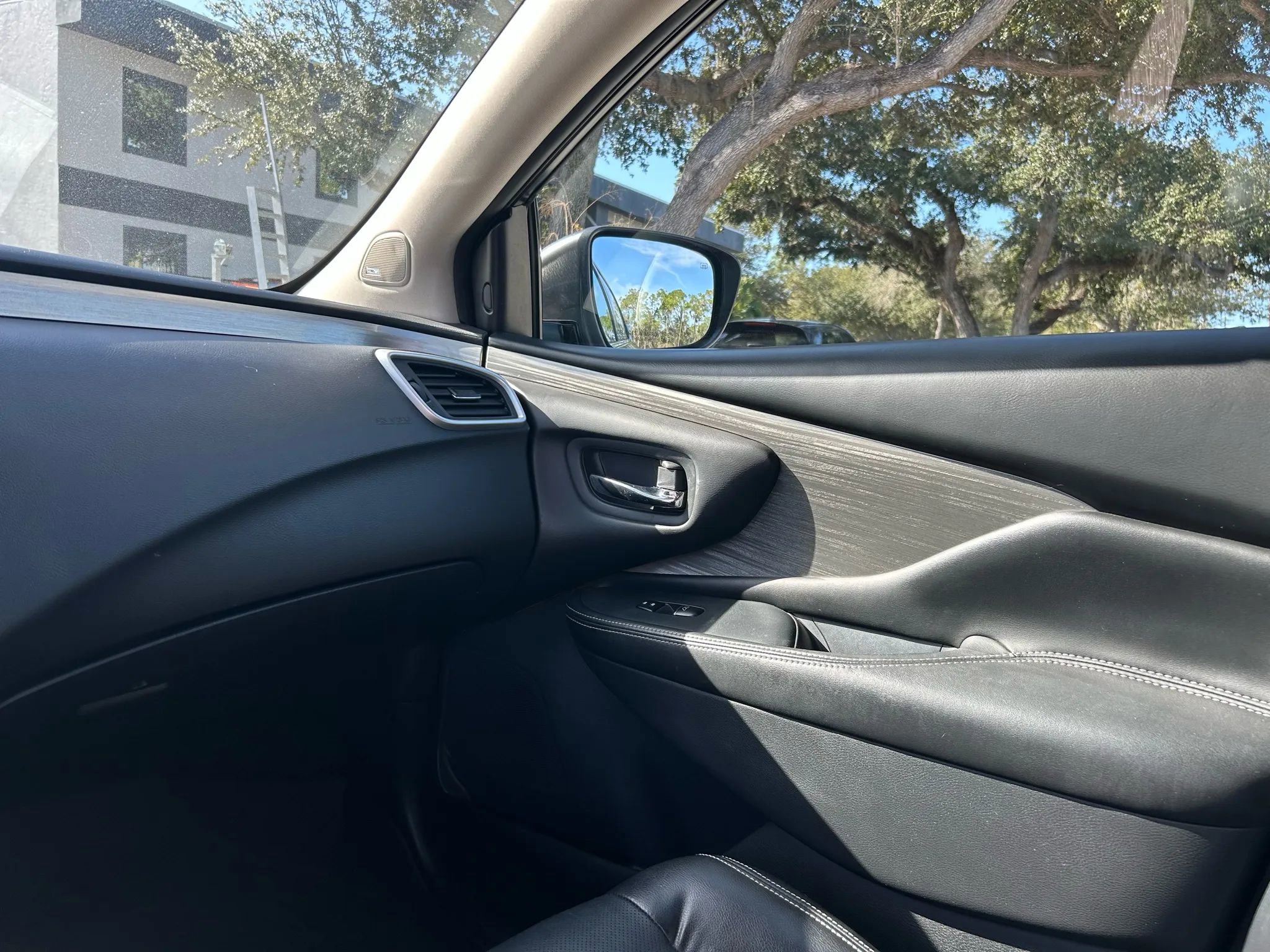 Used 2018 Nissan Murano SL w/ Moonroof Package image 14