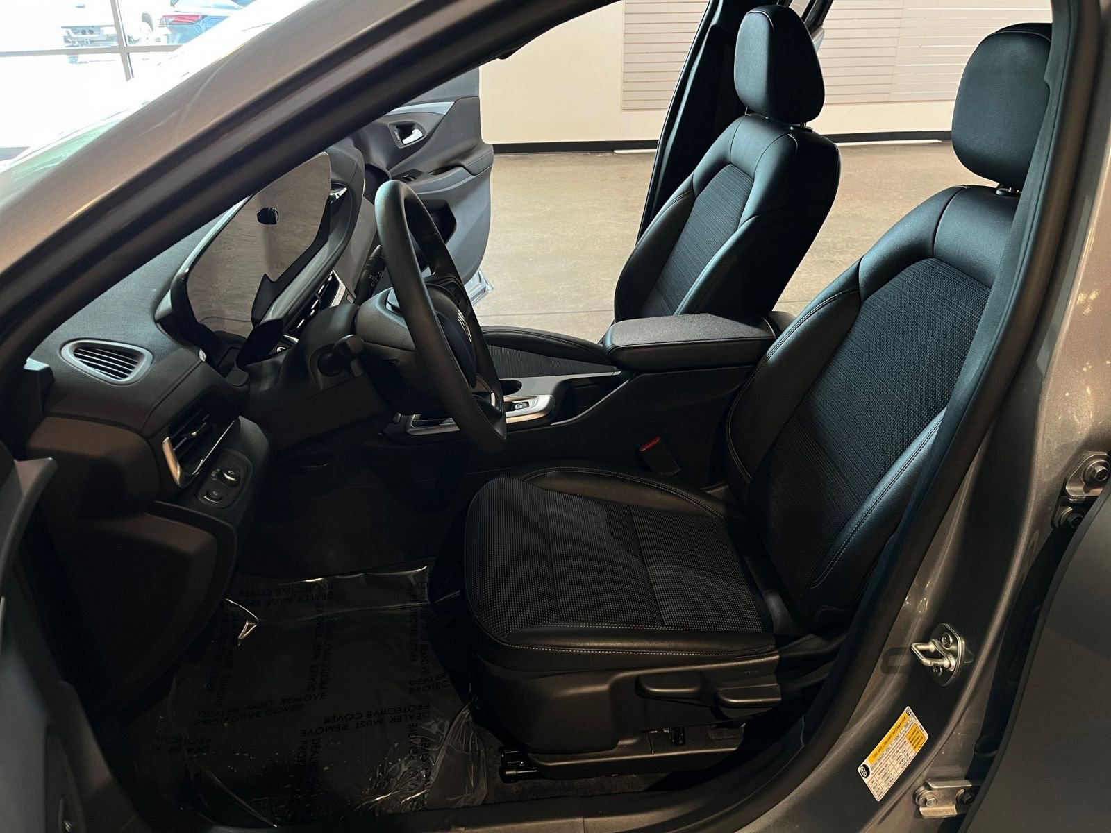 Used 2025 Buick Envista Preferred image 25