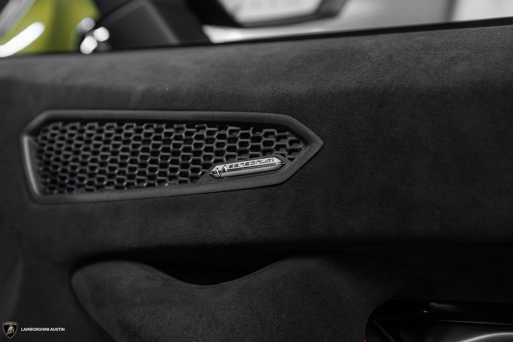 Used 2024 Lamborghini Huracan Sterrato image 40