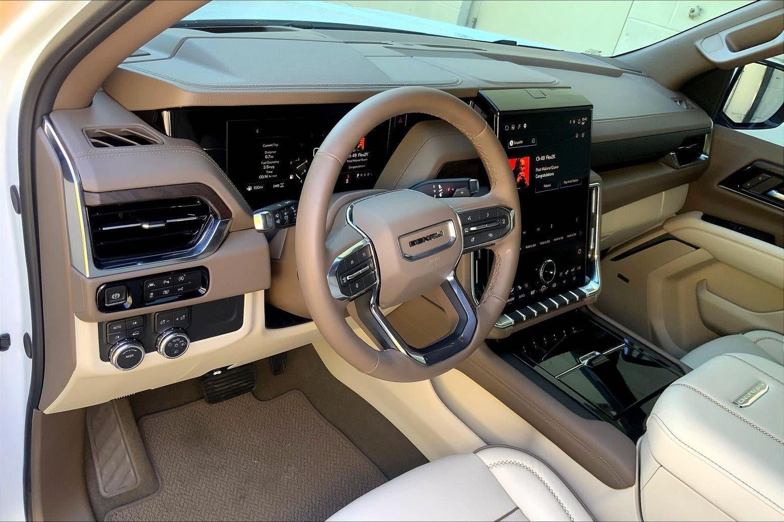 Used 2025 GMC Yukon Denali AWD/4WD image 15