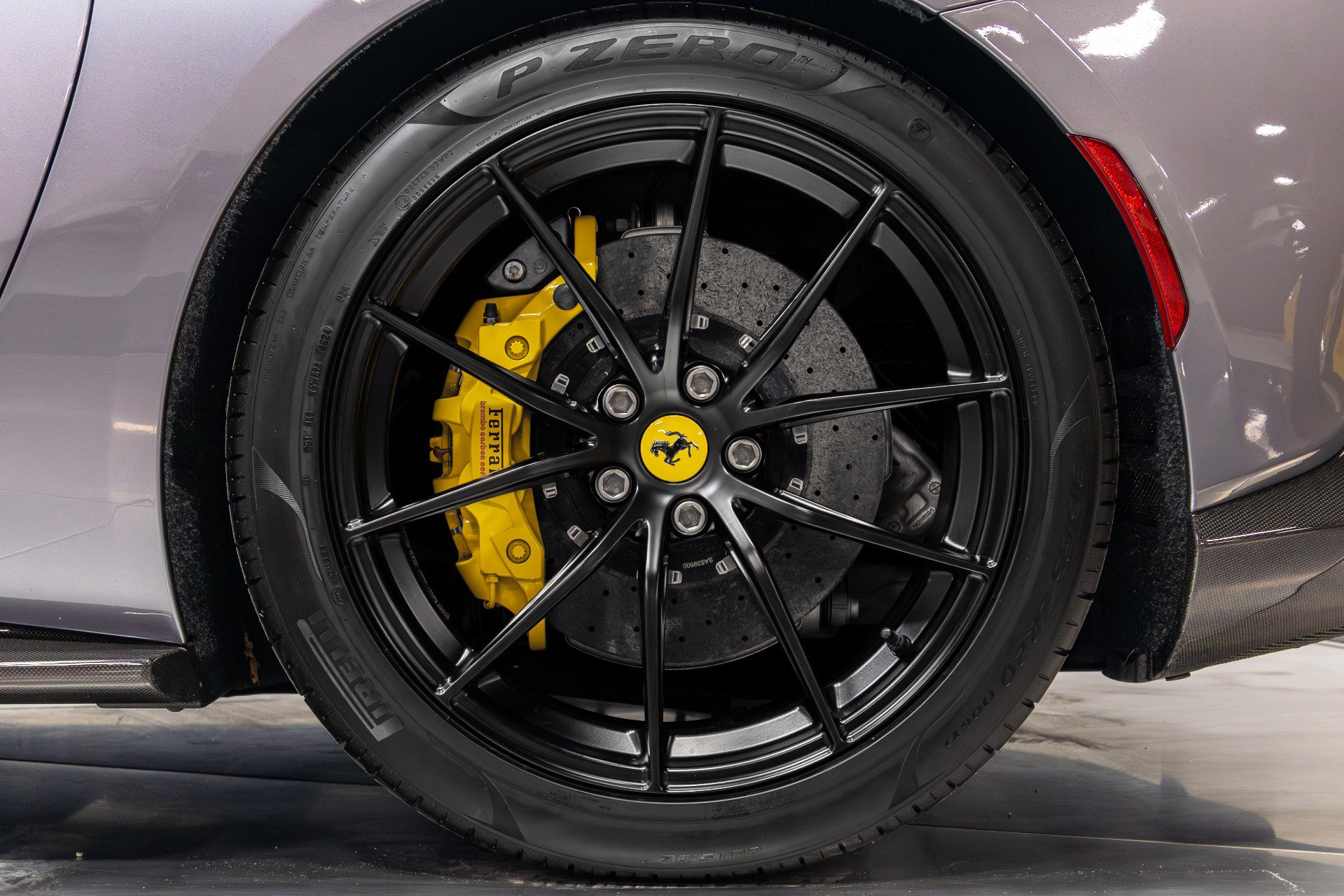 Used 2021 Ferrari 812 GTS image 34