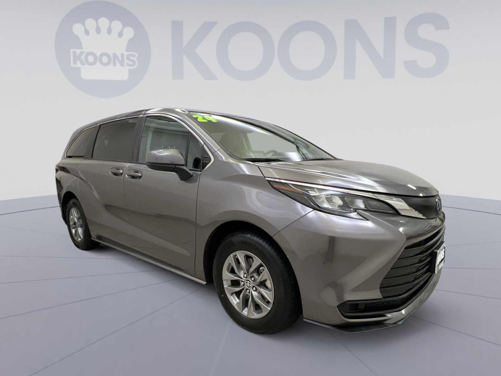 Used 2024 Toyota Sienna LE image 7