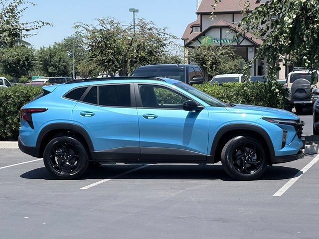 New 2026 Chevrolet Trax LT w/ Midnight Edition FWD image 2