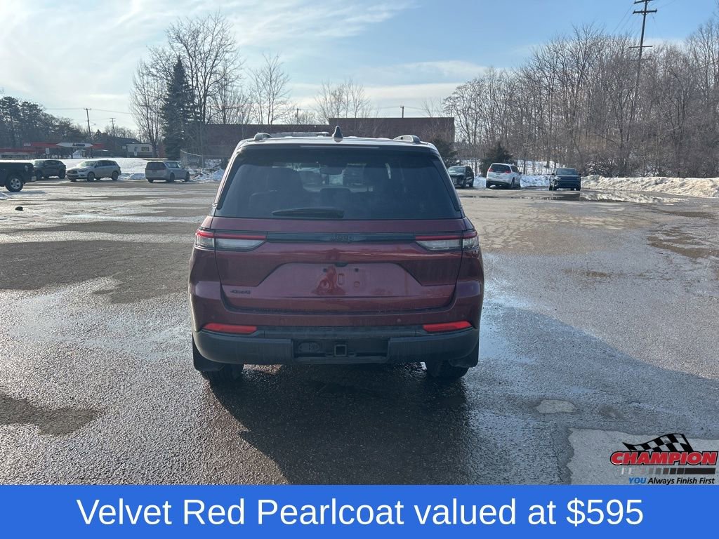 Used 2025 Jeep Grand Cherokee Altitude image 4